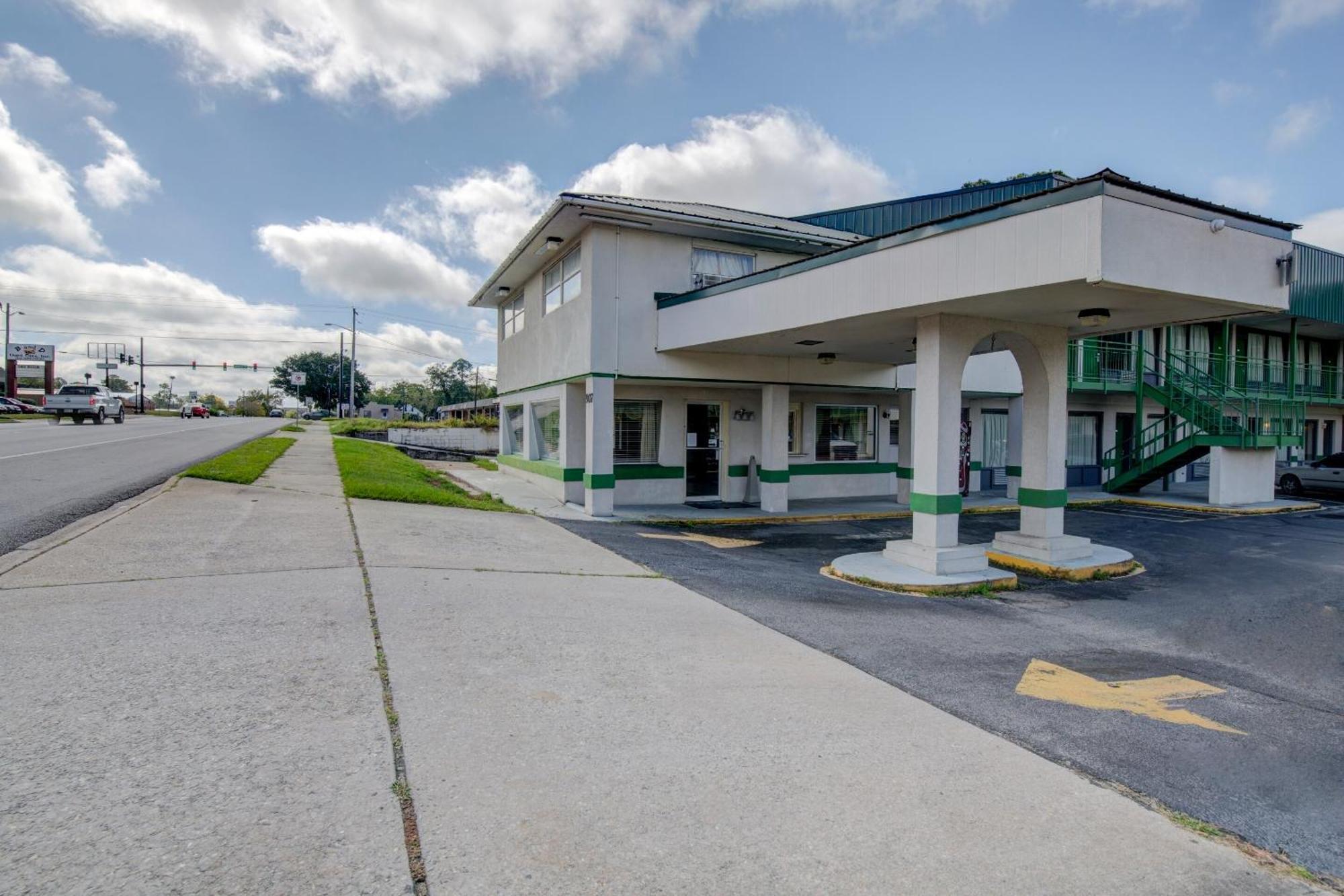 Oyo Hotel Douglas Ga Us-441 Exterior foto