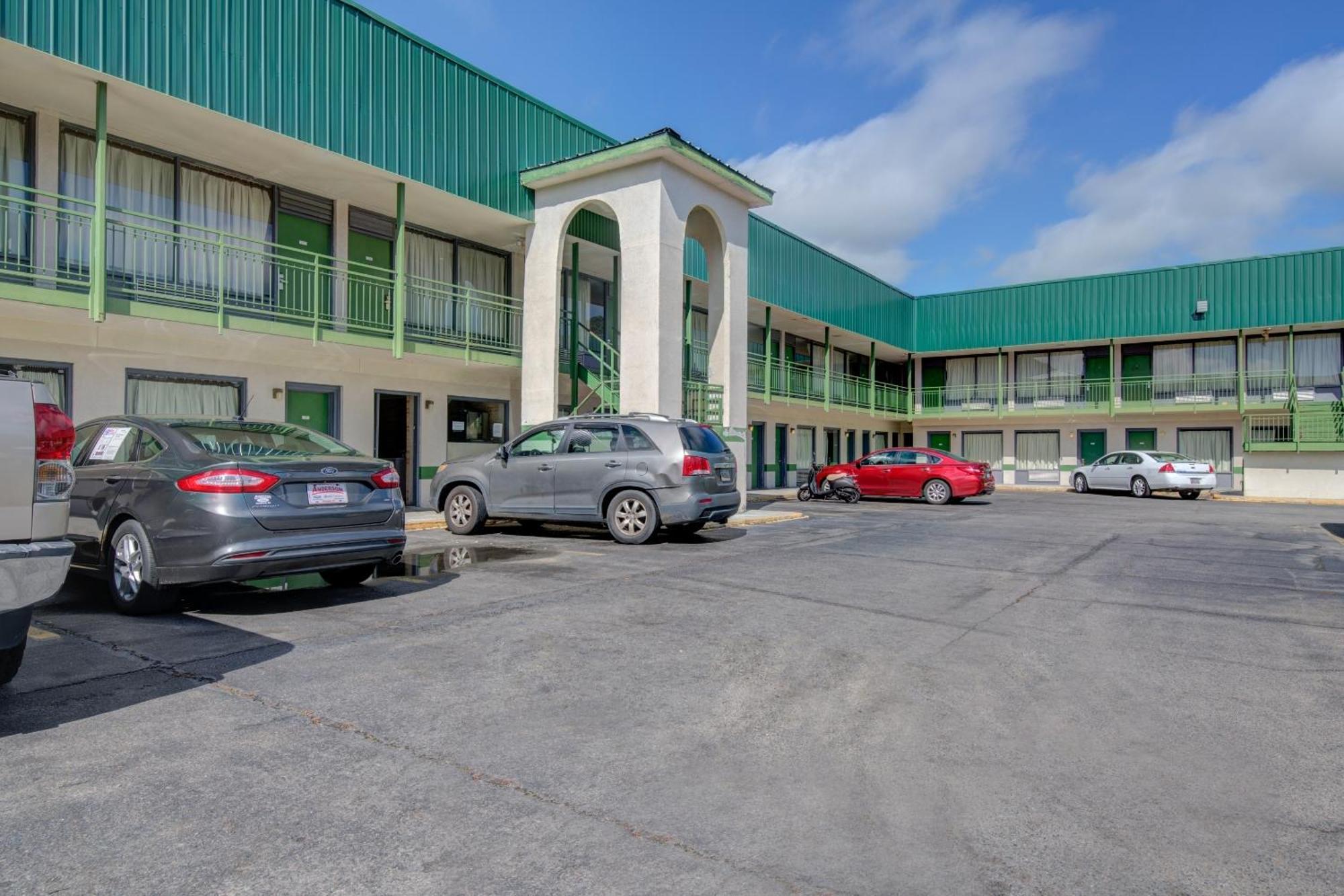 Oyo Hotel Douglas Ga Us-441 Exterior foto
