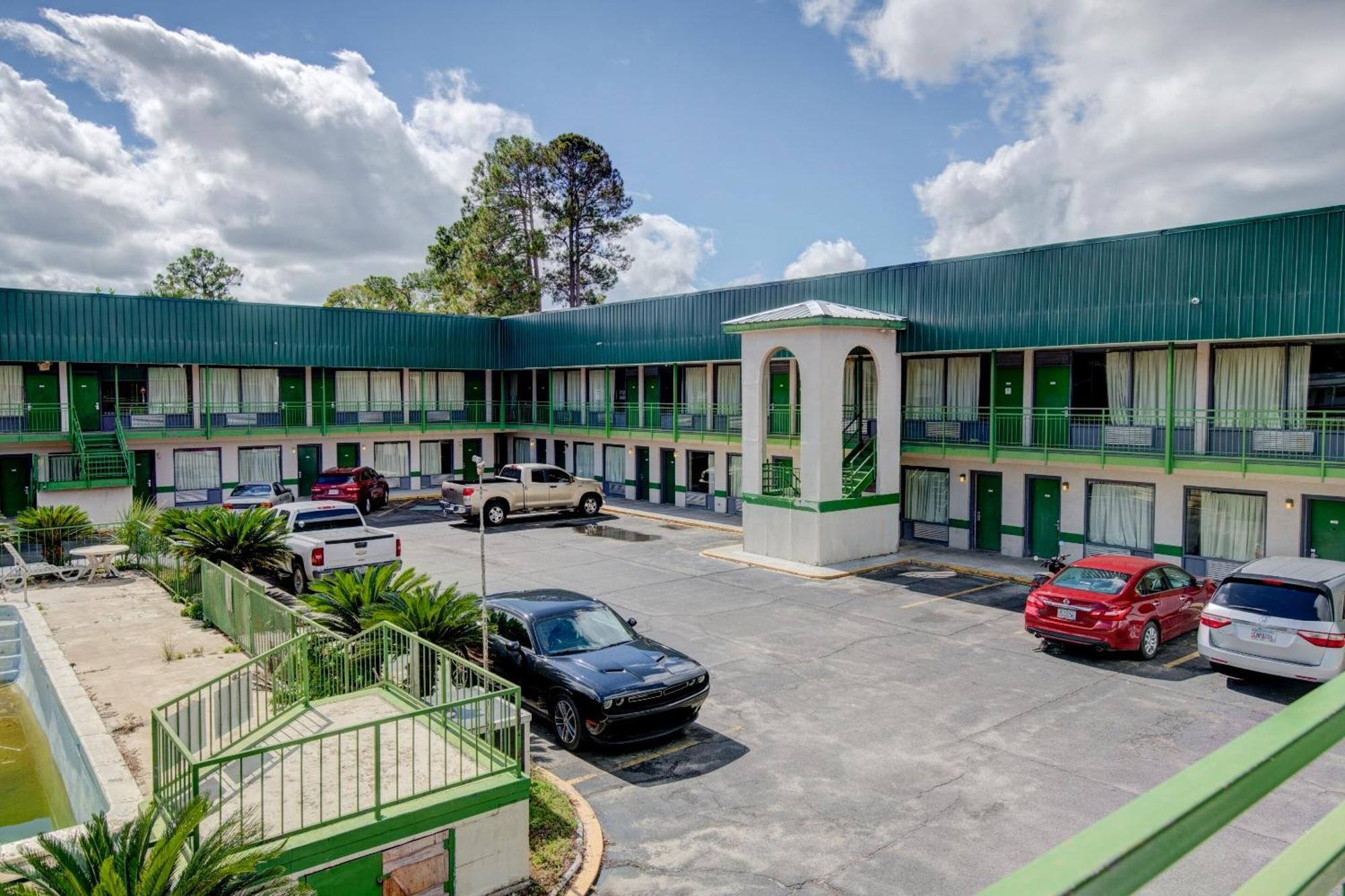 Oyo Hotel Douglas Ga Us-441 Exterior foto